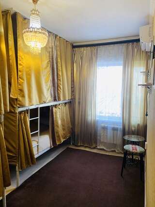 Хостелы Alma Cinema Hostel Алматы Кровать в общем номере для женщин с 4 кроватями-1